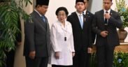presiden, wapres ke 6 dan megawati berdiri bersama pemakzulan wapres gibran