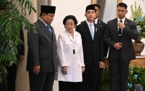 presiden, wapres ke 6 dan megawati berdiri bersama pemakzulan wapres gibran