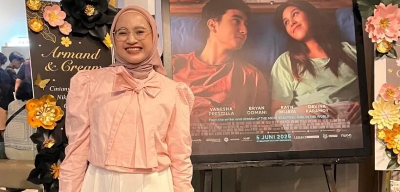 Siti Aisyah Probolinggo berdiri di pamflet film tak usai sampe disini