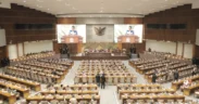 Wacana pemisahan pelaksanaan pemilihan umum legislatif (Pileg) dan pemilihan umum eksekutif (Pilpres dan Pilkada) mulai dicetuskan.