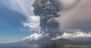 Erupsi dahsyat Gunung Lewotobi Laki-laki di Provinsi Nusa Tenggara Timur (NTT), Senin (24/6) Akibatkan berbagai penerbangan ke Bali Ditunda