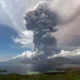 Erupsi dahsyat Gunung Lewotobi Laki-laki di Provinsi Nusa Tenggara Timur (NTT), Senin (24/6) Akibatkan berbagai penerbangan ke Bali Ditunda