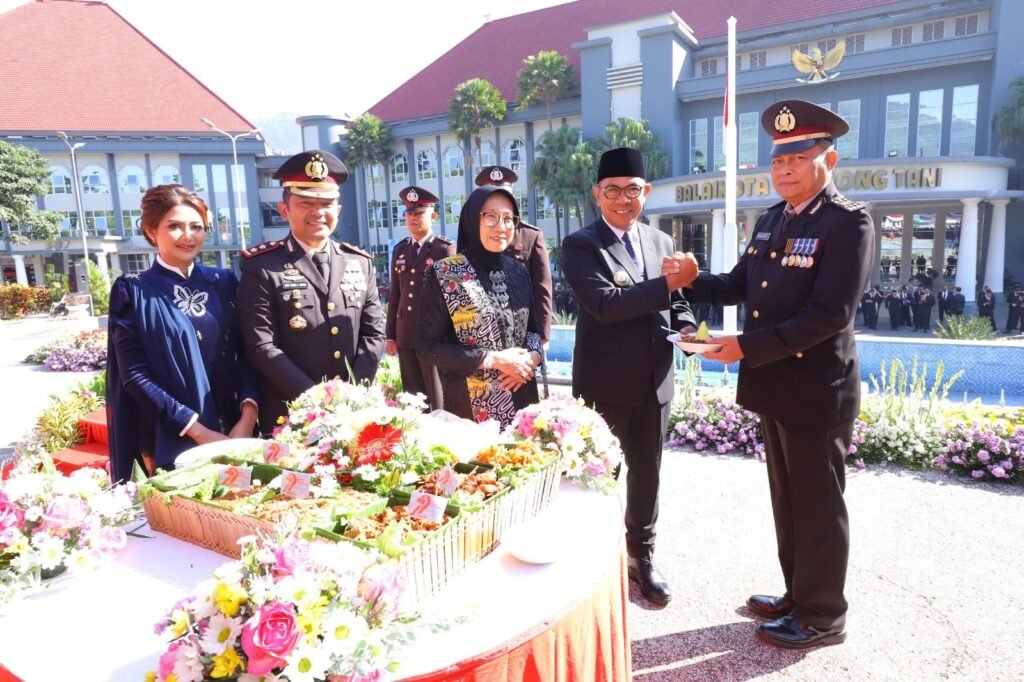 Puncak Hari Bhayangkara ke-79, Polres Batu Gelar Upacara Meriah