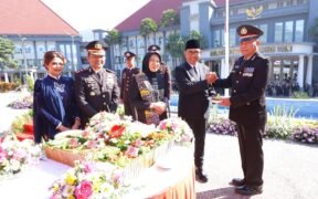 Peringati puncak Hari Bhayangkara ke-79, Polres Batu gelar Upacara meriah di halaman Balai Kota Among Tani, Selasa (1/7/2025) pagi