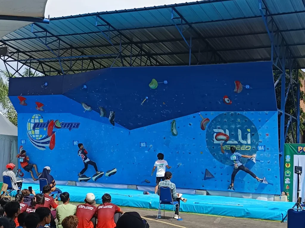 Dua atlet putri dari kontingen tuan rumah dipastikan melaju ke babak final kategori Lead Perorangan Putri