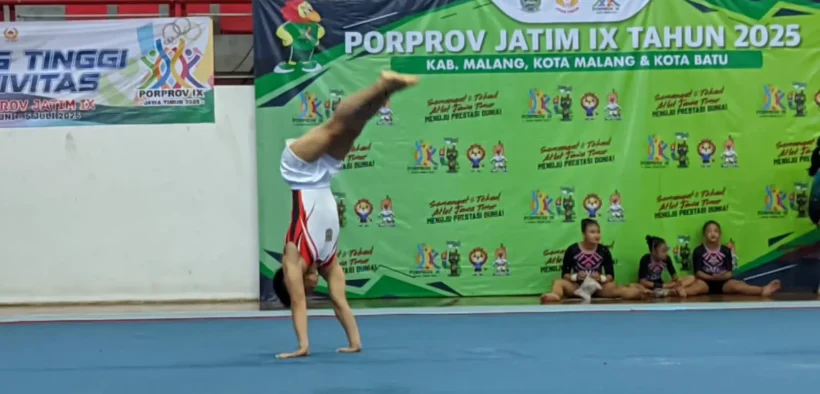 Para atlet senam dari Bumi Arema Kabupaten Malang sukses memboyong tiga medali sekaligus di Hari Pertama Perlombaan Porprov Jatim 2025
