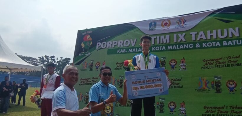 Prestasi membanggakan diraih ole Fariq Radfan, atlet muda Kota Malang yang sukses meraih medali emas pada nomor lari 1.500 meter putra