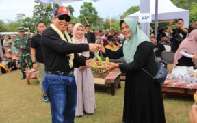 tradisi gunungan bawang merah berlangsung ramai dengan antusiasme ratusan warga pada pada kegiatan Culture Festival 2025