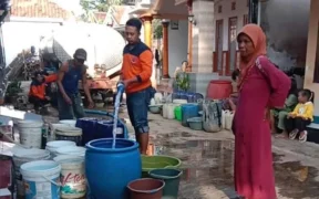 2 desa Kabupaten Probolinggo kembali dihadapkan pada ancaman krisis air bersih yang mulai dirasakan sejak peralihan musim