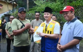 Bupati Arifin Launching Saruan Tugas Swadaya Penembakan Jalan Sungai Dan Jaringan Di Trenggalek