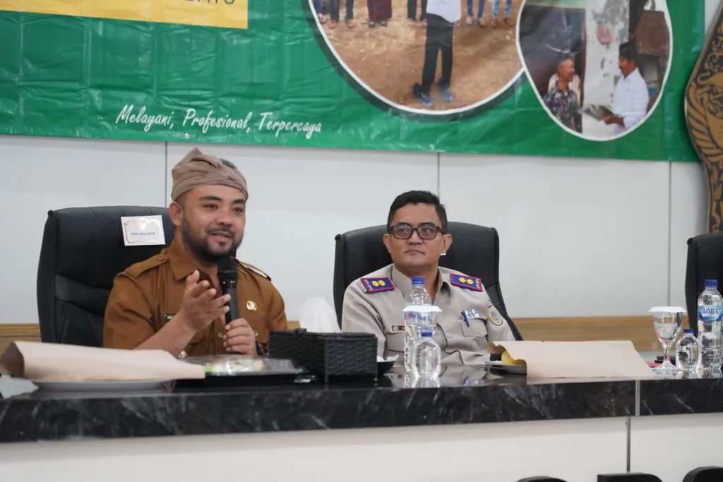 Wakil Wali Kota Batu, Heli Suyanto, menghadiri kegiatan Sosialisasi dan Penyuluhan Redistribusi Tanah Tahun 2025 di Balai Desa Sumberbrantas, Selasa (8/7/2025).