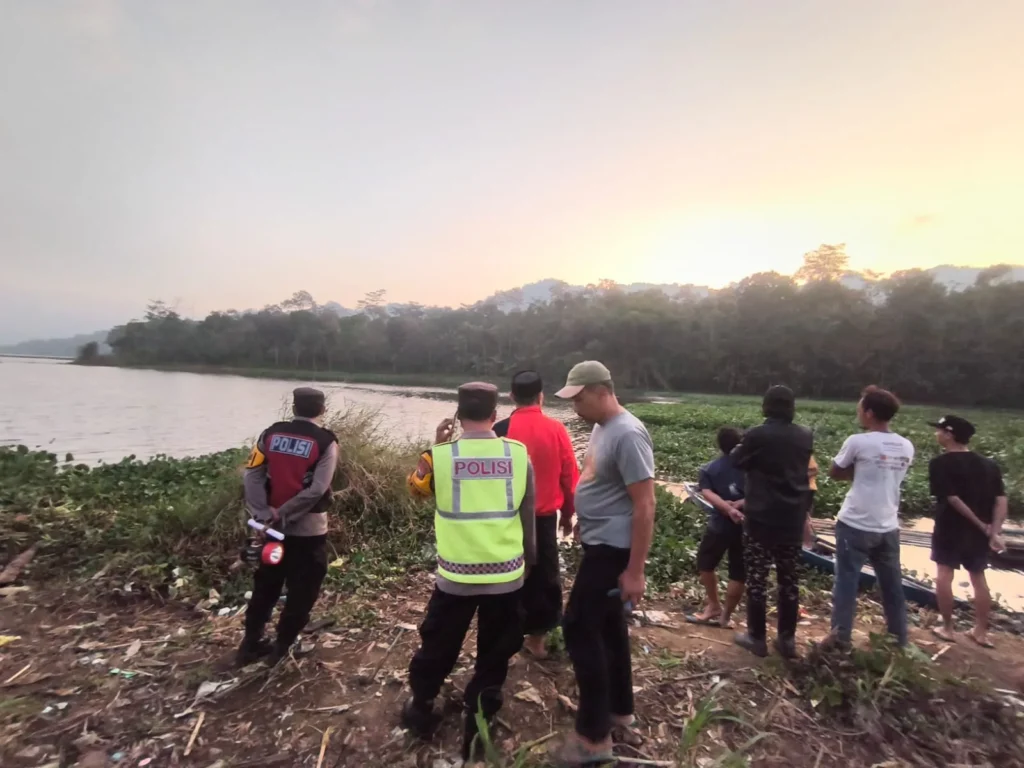 Jenazah korban tenggelam di bendungan Selorejo saat berada di RS Bhayangkara Hasta Brata Batu  (Polsek Ngantang)