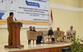 Caption Foto: Wali Kota Probolinggo dr. Aminuddin membuka kegiatan Gelar Kasus Kekerasan pada Perempuan dan Anak di Ballroom Paseban Sena, Selasa (15/7/2025) (Dokumentasi probolinggokota.go.id)