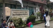Pelayanan pencetakan KTP elektronik (KTP-el) di kantor kecamatan di Kabupaten Jombang saat ini sedang terhenti akibat Blanko langka