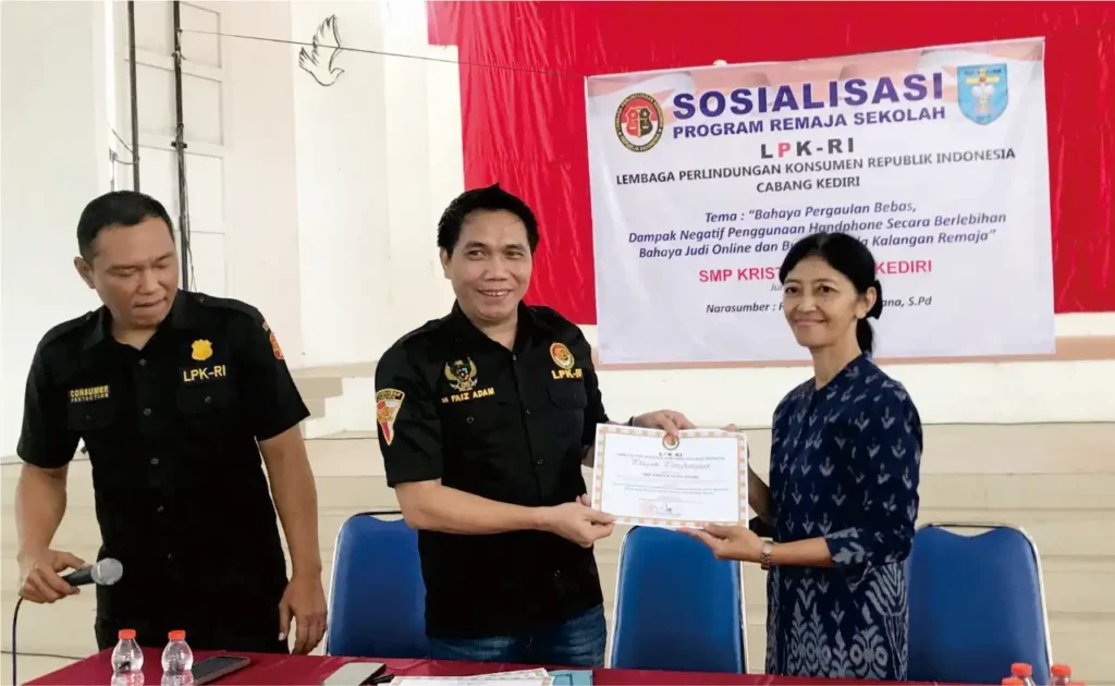 Ratusan siswa SMP Kristen Petra Kediri tampak ikuti sosialisasi bertema Bahaya Pergaulan Bebas yang digelar LPK-RI