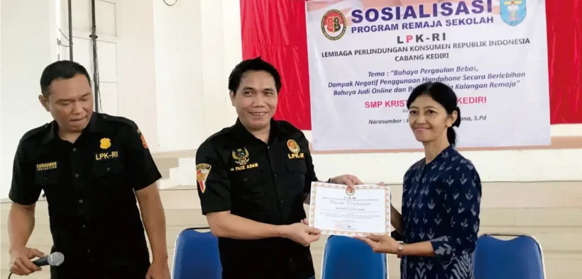 Ratusan siswa SMP Kristen Petra Kediri tampak ikuti sosialisasi bertema Bahaya Pergaulan Bebas yang digelar LPK-RI
