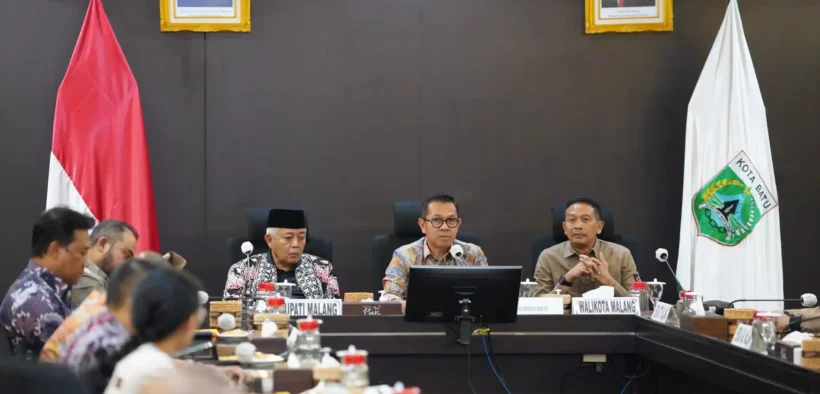 3 Kepala Daerah Malang Raya, Yaitu Wali Kota Batu, Bupati Malang dan Wali Kota Malang Wahyu Hidayat duduk dan membahas Malang Raya