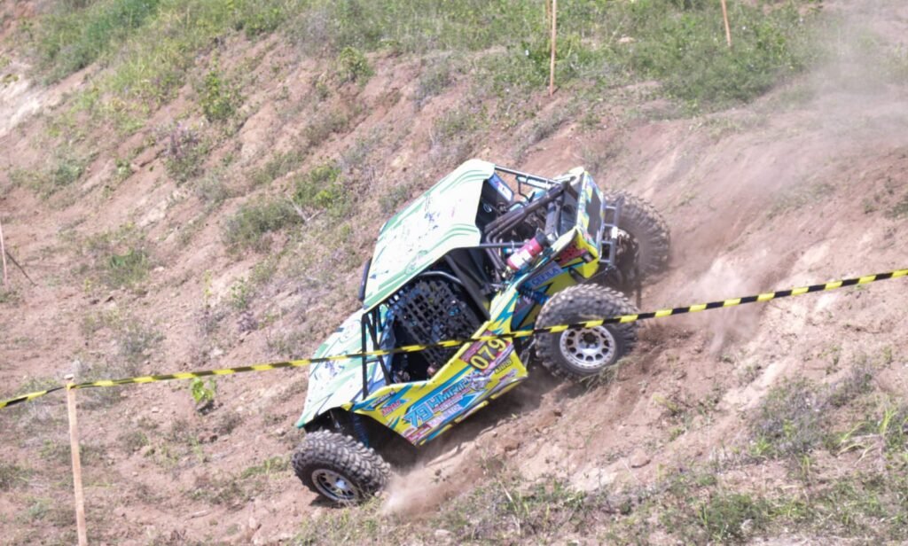 Kabupaten Jember kembali menjadi tuan rumah kejuaraan nasional off-road. IOF National Championship 2025 resmi dibuka oleh Bupati Jember, Muhammad Fawait, didampingi oleh Ketua Umum Indonesia Off-Road Federation (IOF) Irjen Pol (Purn) H. Sam Budigusdian, bertempat di Sirkuit Bernady Land, Jember, pada Sabtu (19/07/2025).