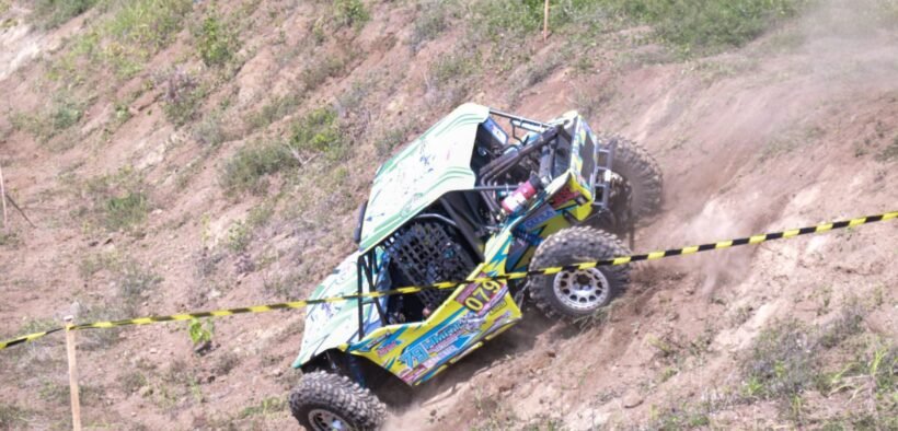 Kabupaten Jember kembali menjadi tuan rumah kejuaraan nasional off-road. IOF National Championship 2025 resmi dibuka oleh Bupati Jember, Muhammad Fawait, didampingi oleh Ketua Umum Indonesia Off-Road Federation (IOF) Irjen Pol (Purn) H. Sam Budigusdian, bertempat di Sirkuit Bernady Land, Jember, pada Sabtu (19/07/2025).