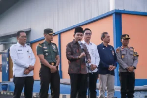 Bupati Fawait Turut Salurkan Bantuan Pangan Tahap II