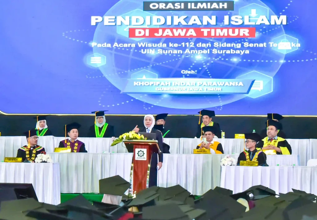 Gubernur Khofifah Orasi Ilmiah di Depan Ribuan Wisudawan UINSA