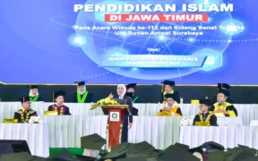 Gubernur Jawa Timur Khofifah Indar Parawansa sampaikan orasi ilmiah dalam Wisuda Ke-112 dan Sidang Senat Terbuka UINSA Surabaya