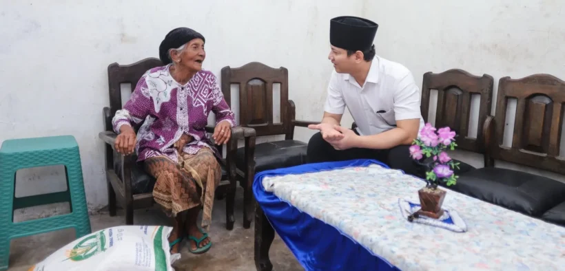 Bupati Trenggalek Mochamad Nur Arifin bersama jajaran Forkopimda Kabupaten Trenggalek salurkan Bantuan Pangan Beras Bulan Juni dan Juli 2025