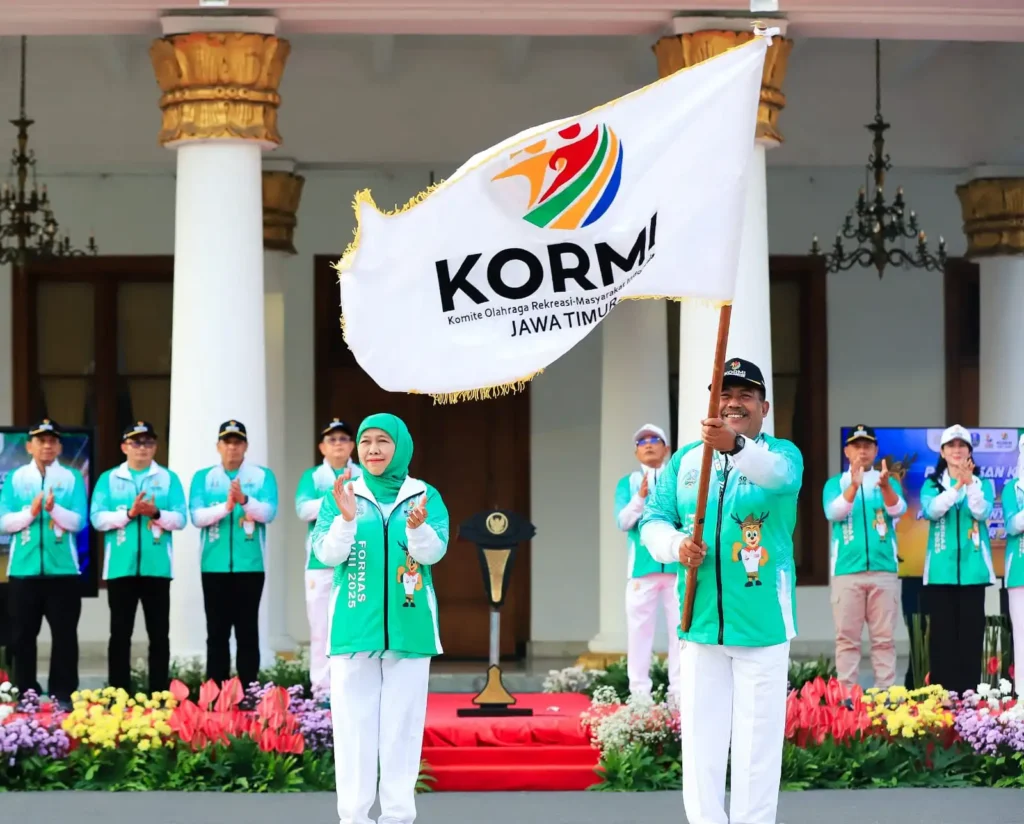 Gubernur Jawa Timur Khofifah Indar Parawansa optimis kontingen Jatim mampu meraih gelar Juara Umum pada ajang FORNAS VIII 2025