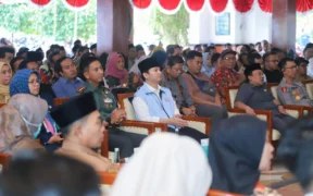 Bupati Trenggalek, Mochammad Nur Arifin, mengikuti secara daring peluncuran kelembagaan 80.000 Koperasi Merah Putih