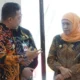 Bupati Probolinggo Gus dr Mohammad Haris berbincang dengan Pj Gubernur Jawa Timur Adhy Karyono di sela-sela Rakor Evaluasi CASN dan Manajemen Talenta di Pendopo Agung Kabupaten Malang, Kamis (24/7/2025). (Foto: Humas Pemkab Probolinggo)