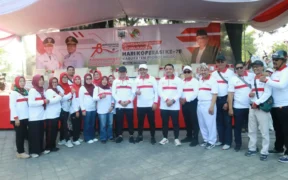Bupati Probolinggo Gus dr. Mohammad Haris bersama jajaran dan insan koperasi usai mengikuti gowes bareng memperingati Harkopnas ke-78 di Kraksaan, Sabtu (26/7/2025) (Duh).