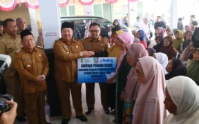 Pemerintah Kabupaten (Pemkab) Jombang kembali menyalurkan Bantuan Pangan Beras CPP tahun 2025 ke 277 Warga Desa Kalikejambon