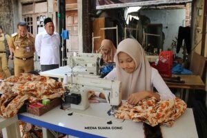 Program Seragam Sekolah Gratis di Jombang Disorot Penjahit Lokal Teriak Dirugikan