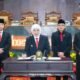 khofifah indar parawansa bersama emil dardak dan yang lainnya mentanda tangai RPJMD Jatim 2025