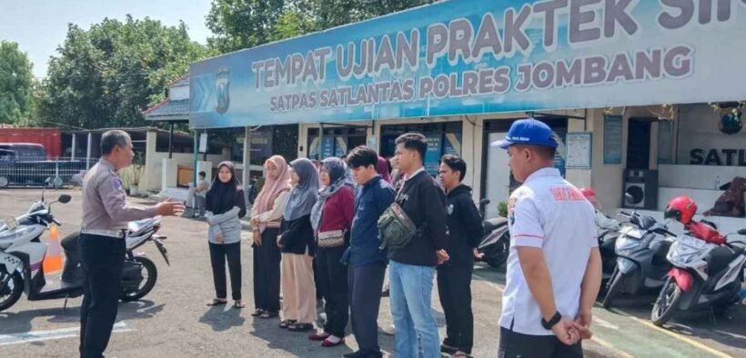 penampakan peserta ujian SIM pelajar Jombang