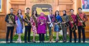 Khofifah indar parawansa bersama Firsta Yufi Amarta Putri Puteri Indonesia 2025 Jawa Timur
