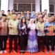 khofifah indar parawansa bersama anggoda di Kantor DPD RI Jawa Timur