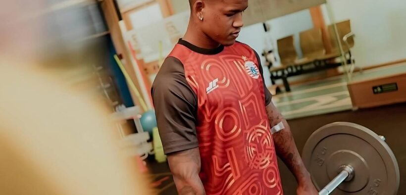 Alan Cardoso warming up angkat barbel sebelum bertemu dengan fans the jack mania