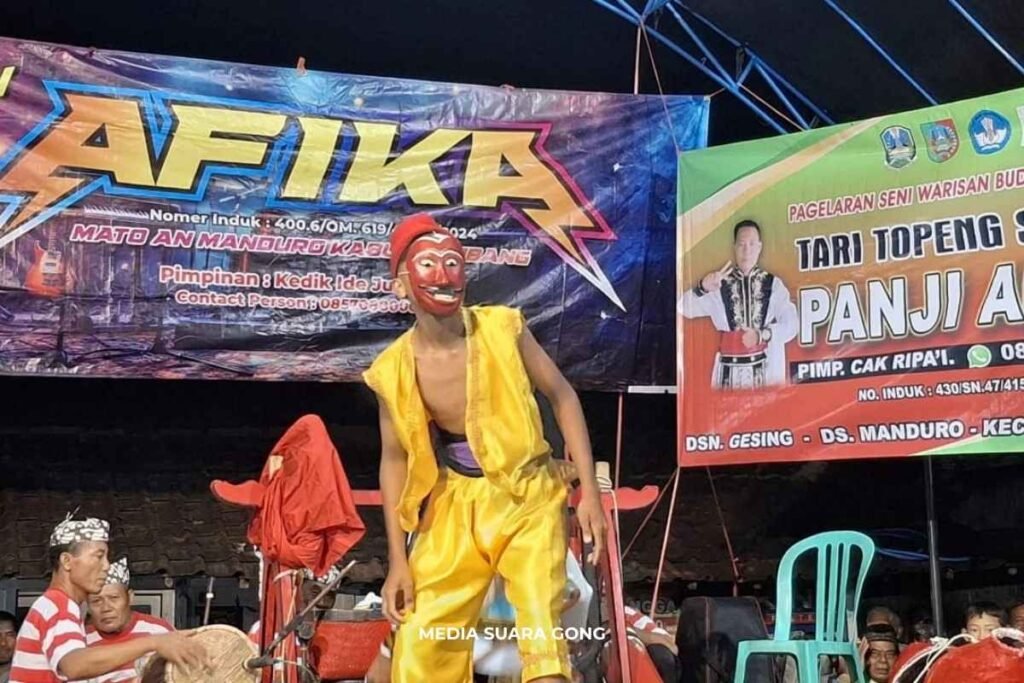 Kesenian Sandur Manduro yang tampil di daerah Jombang