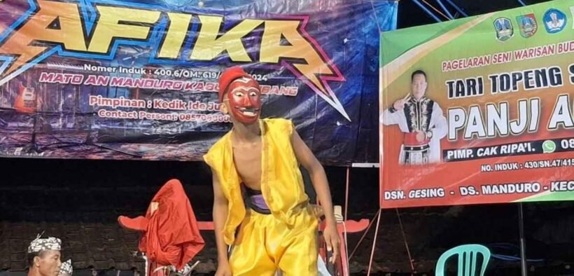 Kesenian Sandur Manduro yang tampil di daerah Jombang