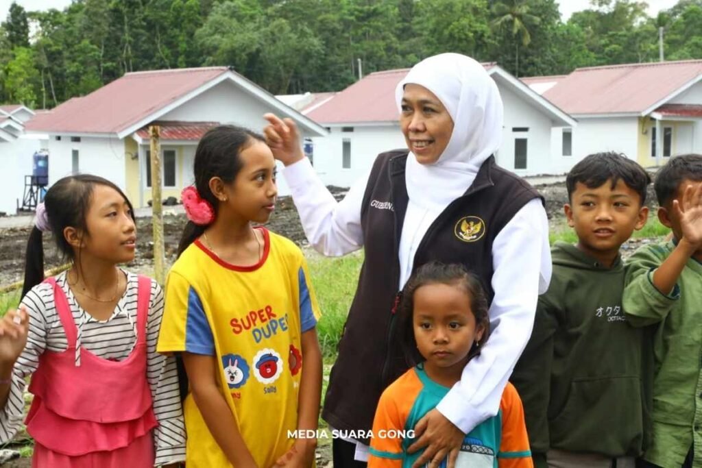 gubernur jatim bersama anak-anak