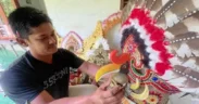 Hari Suciono, warga Desa Panglungan, telah membuat banyak kostum-kostum unik yang kerap kali turun untuk memeriahkan karnaval jombang.