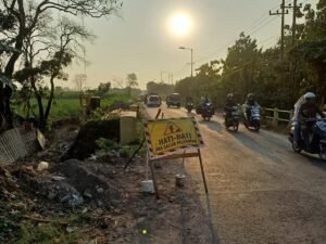 Warga Jombang Bergembira, Jalan Ceweng–Kalianyar Dilebarkan