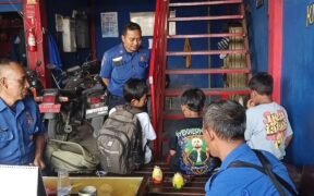 Selasa pagi, 22 Juli 2025. 3 Santri dari salah satu Pondok Pesantren di Jombang Kabur dengan Naik Becak, Diduga Karena Sering Dibully