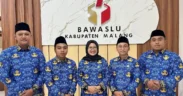 Pelantikan lima orang tenaga P3K terbaru dilakukan secara serentak pada Selasa (1/7/2025) di kantor Bawaslu Kabupaten Malang