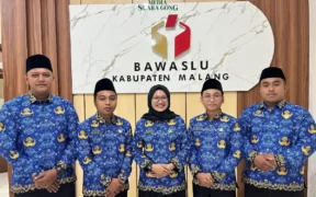 Pelantikan lima orang tenaga P3K terbaru dilakukan secara serentak pada Selasa (1/7/2025) di kantor Bawaslu Kabupaten Malang