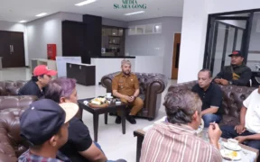 Juru Parkir (Jukir) di Alun-Alun Kota Batu audiensi dengan Wakil Wali Kota Batu, Heli Suyanto untuk Bahas Wacana pemberlakuan gate parkir
