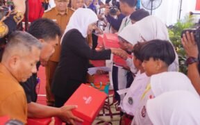 Khofifah Indar Parawansa mengunjungi Sekolah Rakyat di Probolinggo