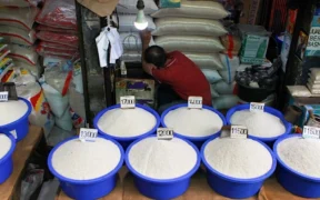 Skandal beras oplosan yang menyeret sejumlah produsen besar kini memasuki babak baru. Bareskrim Polri resmi memeriksa 4 perusahaan besar