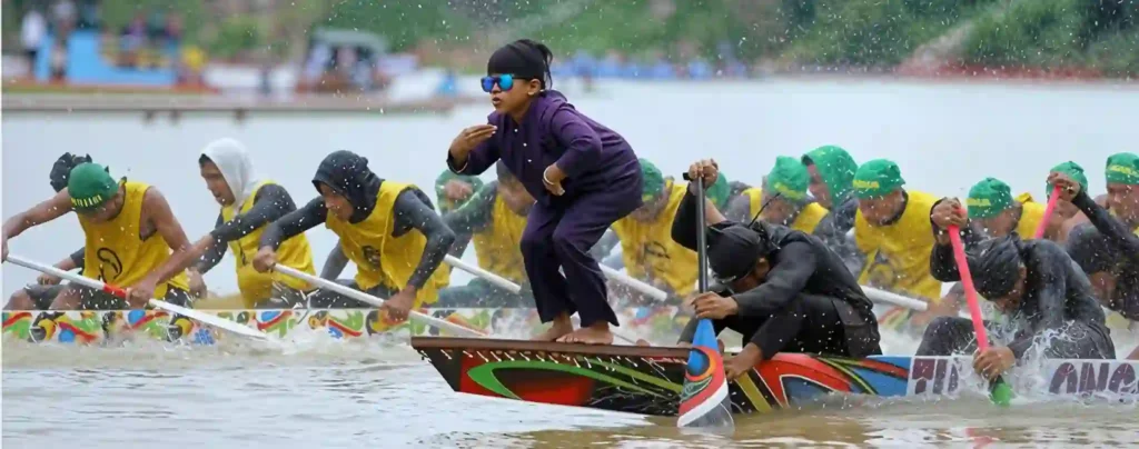 Tradisi Pacu Jalur, olahraga dayung tradisional dari Kuantan Singingi, Riau, kembali viral mencuri perhatian dunia